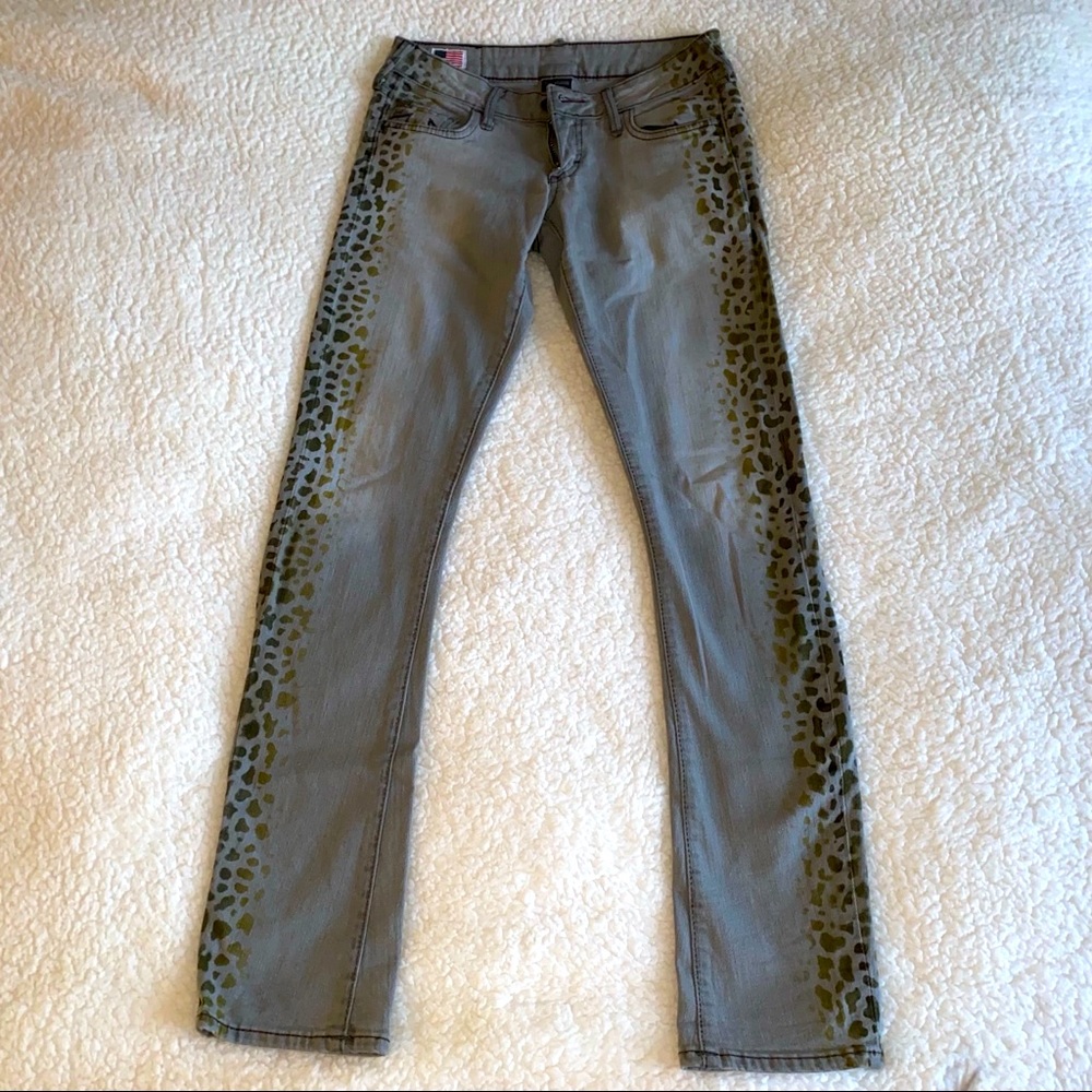 True Religion Gray Leopard Detail Jeans sz 25